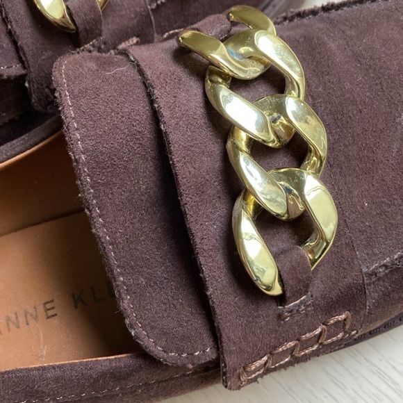 Anne Klein Eunice Size 7 Brown Faux Suede Loafers with Gold Chain, Slip On Shoes main image 8